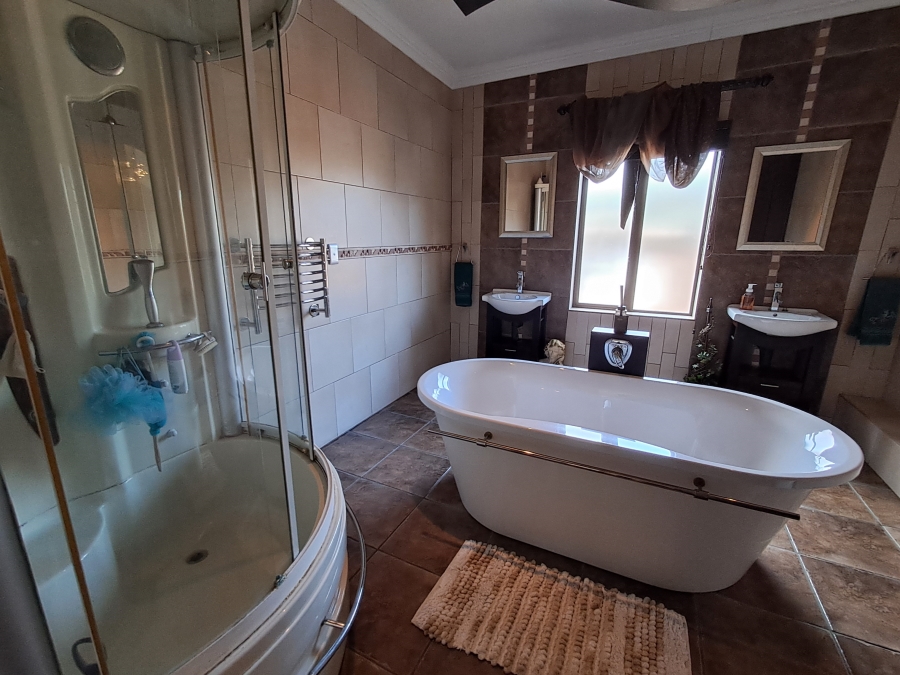 4 Bedroom Property for Sale in Winterhoek Park Eastern Cape